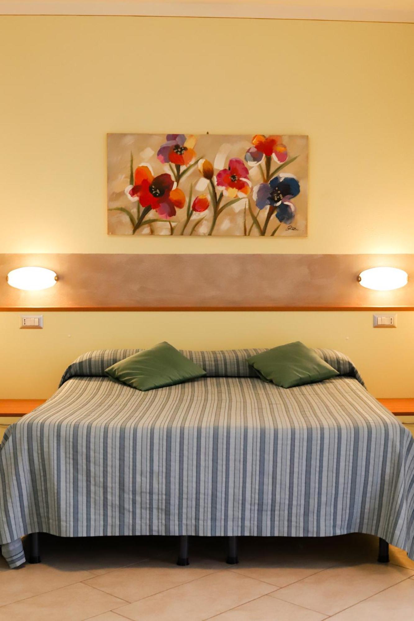 San Rocco Relais Aparthotel Soiano Del Lago Exterior photo