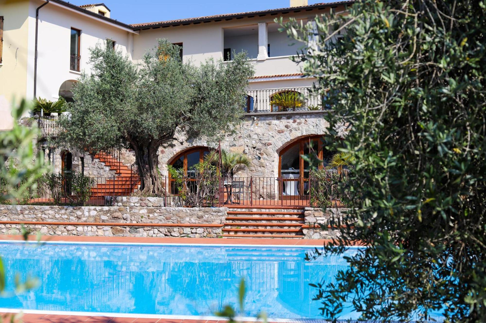 San Rocco Relais Aparthotel Soiano Del Lago Exterior photo